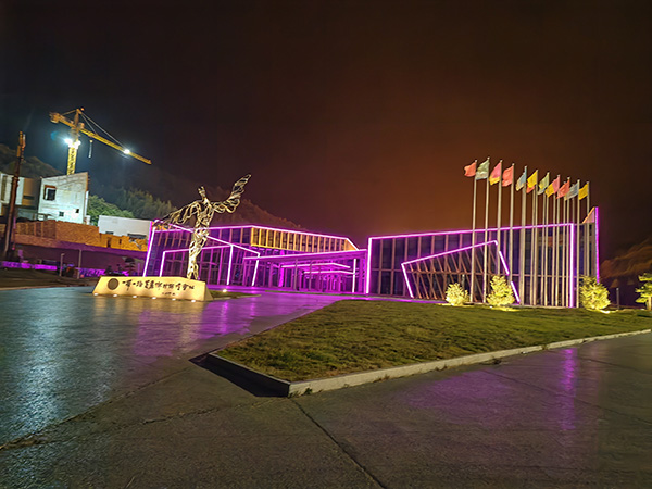 城市亮化是现代城市建设的重要组成部分,它不仅可以美化城市的夜景,还能提升城市的整体形象。随着科技的不断进步,城市亮化也得到了更多的关注和创新。本文将介绍一些关于城市亮化的创意和技术,帮助读者了解城市亮化的重要性以及如何进行静宁城市亮化的规划和实施。 城市亮化是现代城市建设的重要组成部分,它不仅可以美化城市的夜景,还能提升城市的整体形象。随着科技的不断进步,城市亮化也得到了更多的关注和创新。本文将介绍一些关于城市亮化的创意和技术,帮助读者了解静宁城市亮化的重要性以及如何进行静宁城市亮化的规划和实施。